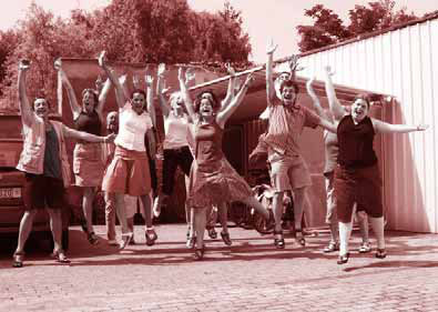 Op de voorgrond ondermeer v.l.n.r. Mie Branders, Najat Beraich, Lise Vandecasteele, Jan Baekeland en Ilke Cabus. 