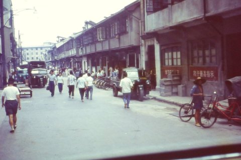 autos fietsen straat