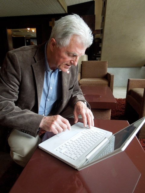 Tijdens de pauze - de 'kleinste' partij komt als laatste aan bod - nog wat reacties op eerdere tussenkomsten van de 'groten' invoeren.