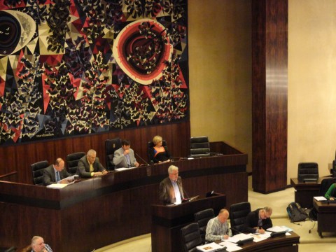 Laatste toespraak in de statige provincieraadszaal van Antwerpen. 'Het Versailles van Andries Kinsbergen' (gewezen liberale gouverneur) wordt binnenkort gesloopt.