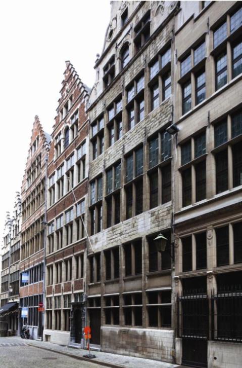 De gebouwen van het vroegere Volkskundemuseum in de Gildekamerstraat. De provincie wil er het Zilvermuseum hervestigen.