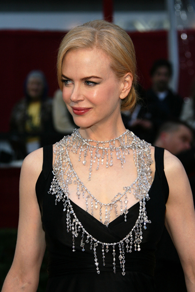 Nicole Kidman droeg op de Oscaruitreiking van 2008 een 1399 karaats diamanten halsketting. Het eigendom van die effectief mooie dingen weerspiegelt actueel een onaanvaardbare ongelijkheid. (Foto AWDC)