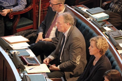 De gedeputeerden Lemmens (N-VA), Caluwé (CD&V) en Verhaert (sp.a). Ludwig Caluwé probeerde de besparingen te verdoezelen. Positief was wel zijn perstribune tegen de afslanking van de provincies, volgens hem een 'besparingstrofie' nagejaagd door Liesbeth Homans en Cie.